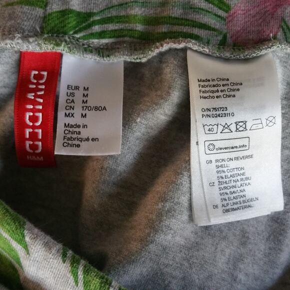 4/$30 H&M Divided Floral Circle Skirt Size Medium - Picture 3 of 4